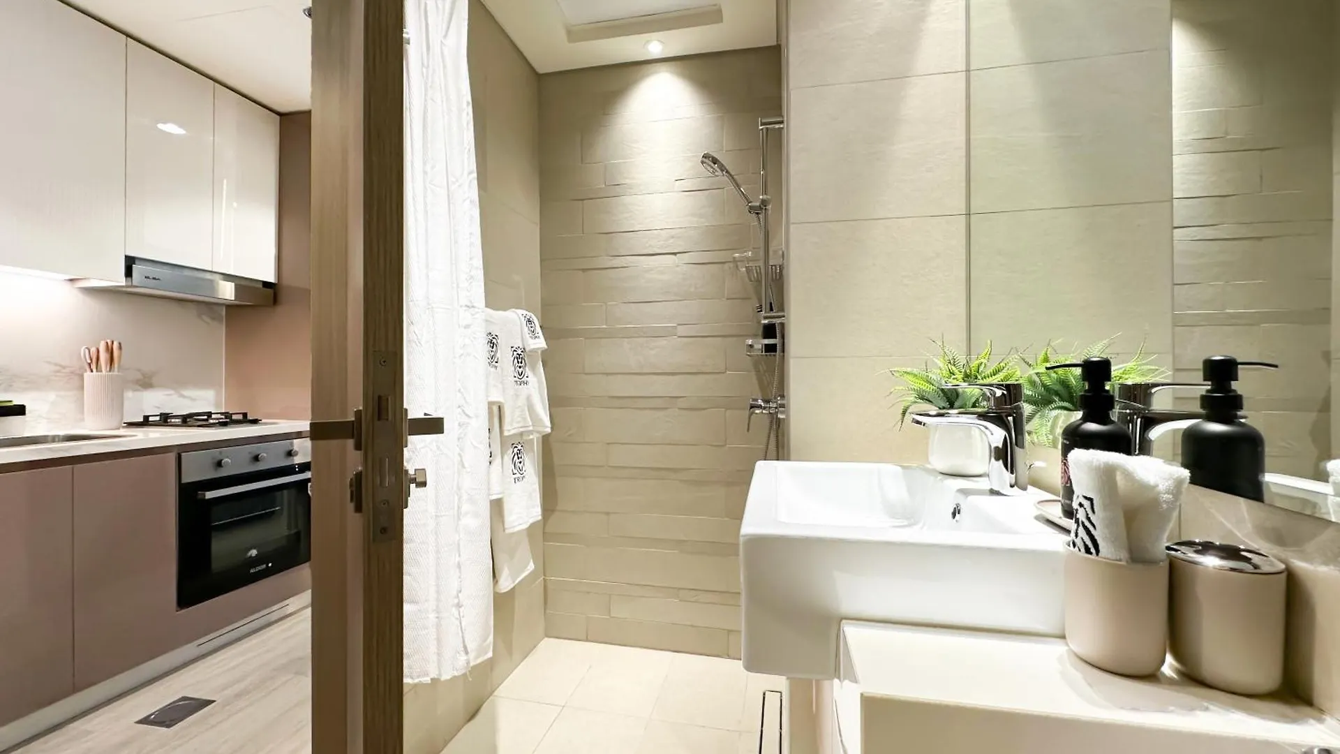 Trophy Modern Marvel Cozy Studio With Smart Features In Azizi Riviera Dubai 0*,  Verenigde Arabische Emiraten